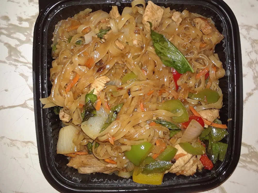 Drunken Noodle with Chicken
