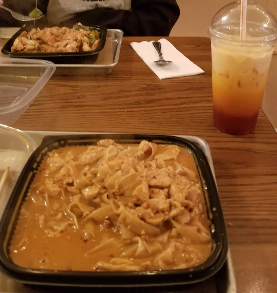 Peanut Sauce Noodles w Chicken and a Red Tea